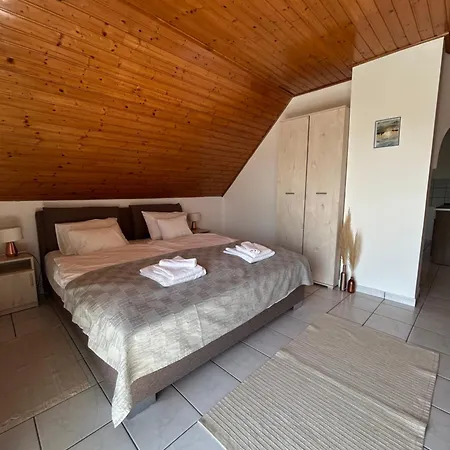 Apartament Fonix Apartmanhaz Vonyarcvashegy