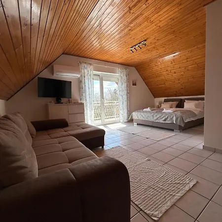 Fonix Apartmanhaz * Vonyarcvashegy