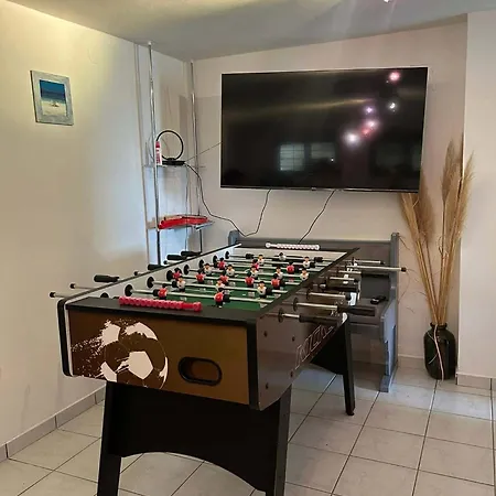 Fonix Apartmanhaz 沃尼奥尔茨沃什海吉