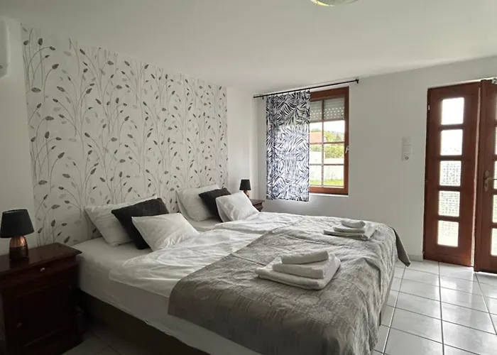 Fonix Apartmanhaz דירה *